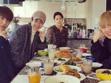 Foto Park Woo Jin & Lee Dae Hwi Wanna One Rayakan Imlek Bersama