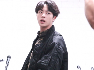 Jin BTS Pamer Video Saat Potong Poni, ARMY Deg-Degan Karena Hal Ini