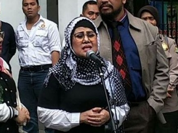 Hatinya Hancur, Elvy Sukaesih Akui Tak Tahu Dhawiyah Sudah Jadi Pecandu Sejak 2010