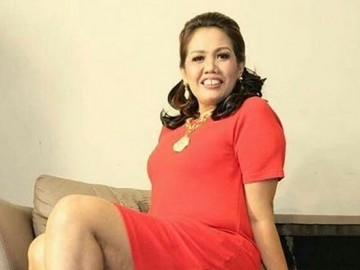 Di-unfollow Usai Unggah Foto Jadul, Ely Sugigi Tantang Lucinta Luna Lahiran Live