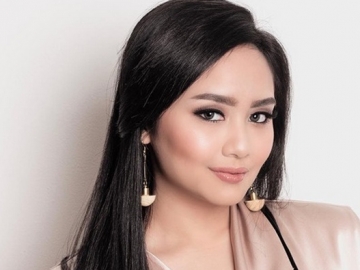 Pamer Rambut Berantakan dan Wajah Tanpa Make Up, Gita Gutawa Buat Netter Klepek-Klepek