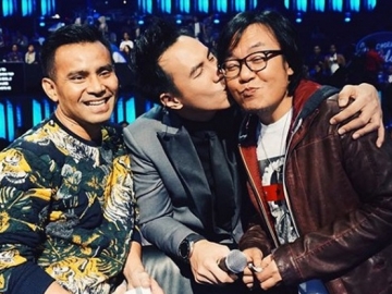 Vj Daniel Posting Foto Saat Ari Lasso Cium Bibir Ashraf Sinclair, Komentar Judika Bikin Salfok