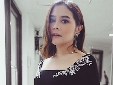 Cantik Pakai Mukenah, Prilly Latuconsina Malah Buat Penggemar Kaget