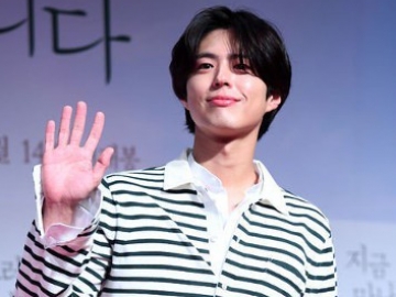 SF9 Bagikan Foto Bareng & Beri Pujian, Begini Reaksi Park Bo Gum