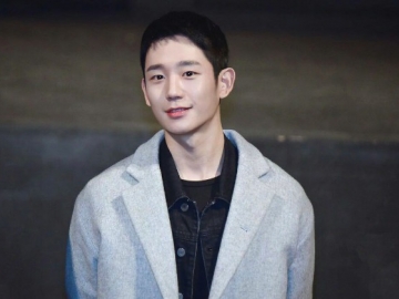 Dapat 'Hadiah' Ini di Hari Ultah, Jung Hae In: Ini Bukan Bohongan 'Kan?