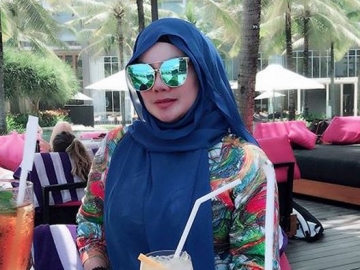 Hadapi Perceraian dengan Keuangan 'Kembang-Kempis', Sarita Ditolong Elza Syarief