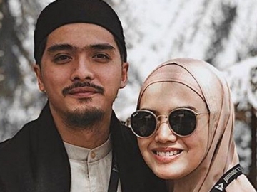 Pamer Foto Test Pack, Ricky Harun Umumkan Kehamilan Sang Istri