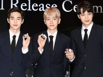 Hadiri Acara Pemberian Medali Kehormatan, Suho, Baekhyun & Kai Gagal Tahan Ketawa Gara-Gara Ini