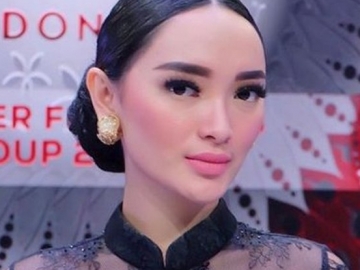 Sebut 'Cintaku' Saat Terima Kado Ultah, Zaskia Gotik Punya Pacar Baru?