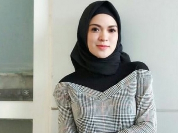 Putuskan Berpisah dengan Suami, Delia Septianti Eks 'Ecoutez' Mengaku Kecewa