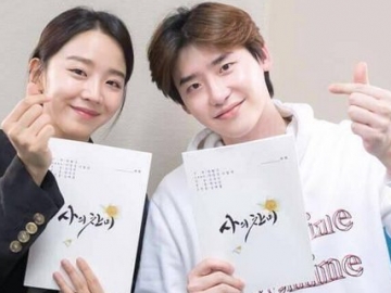 Syuting Drama Bareng, Lee Jong Suk-Shin Hye Sun cs Dapat Dukungan dari Penulis ‘School 2013’