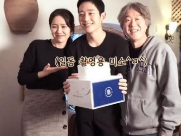 Syuting ‘Pretty Noona’, Son Ye Jin dan Kru Beri Kejutan Ulang Tahun untuk Jung Hae In