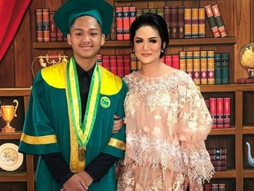 Hadiri Wisuda Azriel Bareng Anang-Ashanty, Krisdayanti Tulis Pesan Mengharukan Ini