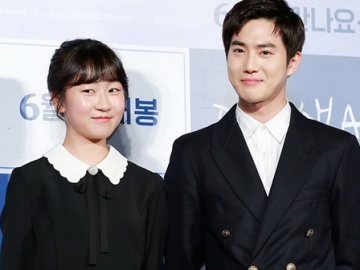 Ceria Bareng Anak SMP, Lucunya Suho Pakai Kostum Boneka Beruang di Poster Film ‘Student A’