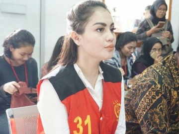 Dituntut 8 Bulan Penjara, Jennifer Dunn Nangis Hingga Janji Akan Tobat