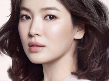 Sapa Fans Lewat Foto Terbaru, Pesona Song Hye Kyo Siap Luluhkan Hati Fans