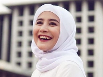 Akui Salah Soal Pegangan Tangan dengan Maxime, Prilly Latuconsina Anggap Netizen Lebay