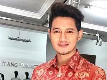 Beredar Video Saat Sholat dalam Kereta, Chand Kelvin Tuai Pujian Netter