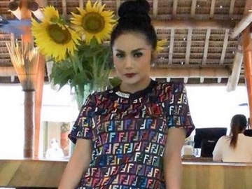 Liburan ke Bali, Krisdayanti Bikin Heboh Jinjing Tas Seharga Motor 