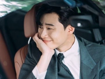 Park Seo Joon Terus Pandangi Park Min Young Penuh Cinta di Teaser Baru 'Why Secretary Kim'