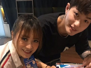  Gendong Anak Seperti Ini, Lee Jeong Hoon Bikin Fans Khawatir