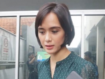 Temani Fachri Albar Sidang dan Bawakan Sushi, Penampilan Renata Kusmato Jadi Sorotan