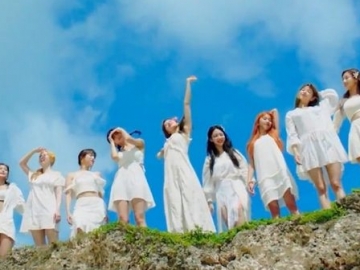 Anggun dengan Gaun Putih, Twice Semangat Menari di Pantai dalam Teaser MV ‘Dance the Night Away’