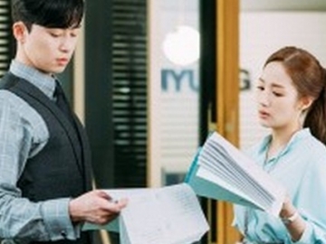 Intip Potret Terbaru Keseruan Park Seo Joon & Park Min Young di Lokasi Syuting 'Secretary Kim'