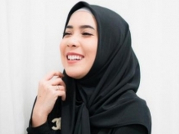 Hijrah dan Pakai Hijab, Fitri Tropica Berterima Kasih Atas Dukungan Suami