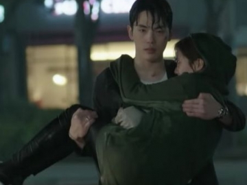 Dipasangkan di Drama Baru, Kim Jung Hyun Serius Gendong dan Bantu Seohyun dalam Teaser ‘Time’