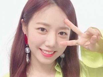 Namjoo A Pink Tampil Cantik nan Elegan Dibalut Dress Magenta, Begini Reaksi Netter