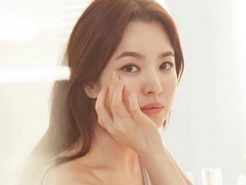 Lama Tak Posting, Song Hye Kyo Sapa Fans Lewat Foto Cantik Ini