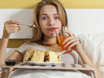 6 Makanan Ini Berbahaya Dikonsumsi Sebelum Tidur