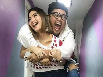 Beredar Video Irma Darmawangsa Joget Bareng Bule, Ini Kata Ricky Cuaca