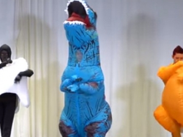 Tepati Janji Usai Menang dengan ‘Dejavu’ di Acara Musik, NUEST W Kocak Menari Memakai Kostum