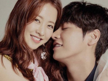 Adu Akting di 'Your Wedding', Romantisnya Park Bo Young-Kim Young Kwang di Pemotretan Majalah Ini
