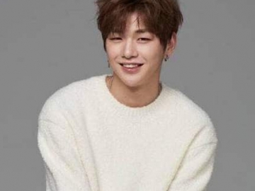 Wanna One Sapa Fans via V Live, Kang Daniel Akui Bahagia Kini Bisa Buat Ibunya Bangga