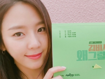 Yewon Bahas Karakternya dan Kedekatan Pemain 'Secretary Kim' di Lokasi Syuting