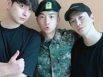 Berhasil Menyelesaikan Pelatihan Dasar Militer, Wooyoung Dapat Ucapan Selamat dari 2PM