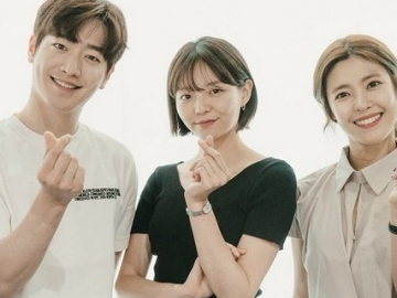 Bintangi Drama Baru Lagi, Seo Kang Joon Ceria Baca Naskah ‘The Thrid Charm’ Bersama Esom cs