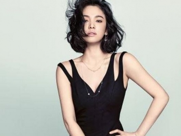 Cantik dengan Rambut Pendek Saat di Bandara, Visual Awet Muda Song Hye Kyo Sukses Bikin Netter Iri