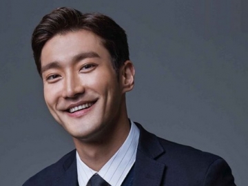 Sapa Fans dengan Unggahan Selca Ini, Siwon Ramai Digoda Netter