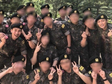 Ceria Jalani Wajib Militer, Kocaknya Pose Eunkwang & Yoon Doo Joon di Foto Terbaru Ini