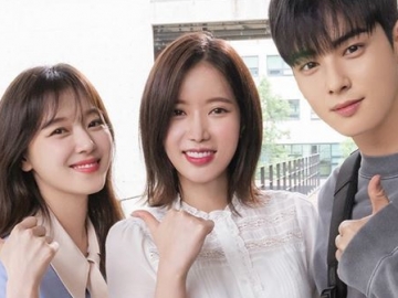 Syuting Bareng di ‘My ID is Gangnam Beauty’, Jo Woo Ri Puji Cha Eun Woo dan Im Soo Hyang