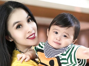 Lucunya Putra Sandra Dewi Main di Keranjang Cucian Baju Ini Bikin Netter Gemas
