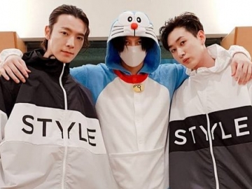 Dukung Donghae dan Eunhyuk, Lucunya Kim Heechul Tampil dengan Kostum Doraemon