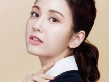Jeon Somi Cantik nan Penuh Pesona di Pemotretan Terbarunya, Netter: Kelihatan Tua