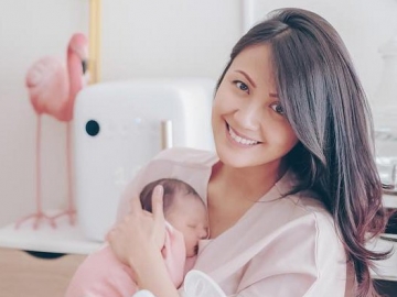 Curhat Soal Jemur Bayi, Netter Malah Gagal Fokus Dengan Senyum Anak Sharena 