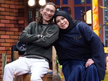 Melly Goeslaw Unggah Foto Lawas Zaman PDKT, Tuai Pujian Dari Para Selebriti