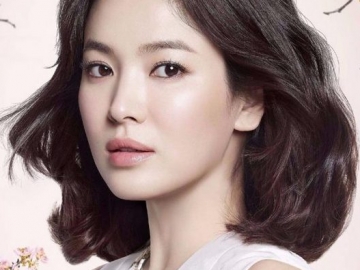 Sapa Para Fans Lewat Foto Cantik Terbaru, Netter Sebut Song Hye Kyo Tambah Kurus